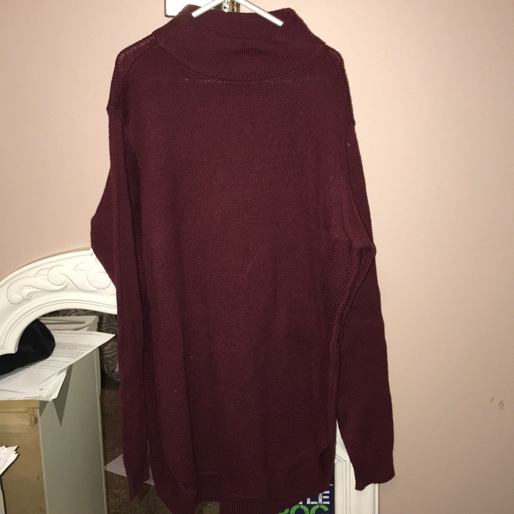 Apparel shirttail hem pullover